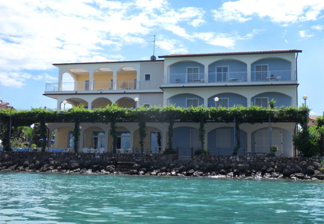 Hotel Al Pescatore - Einen privaten Balkon mit exklusivem Blick auf den See