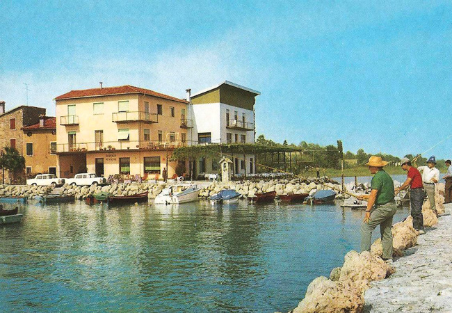 Al Pescatore - Hotel e Appartamenti è situato in una posizione privilegiata rispetto al lago di Garda
